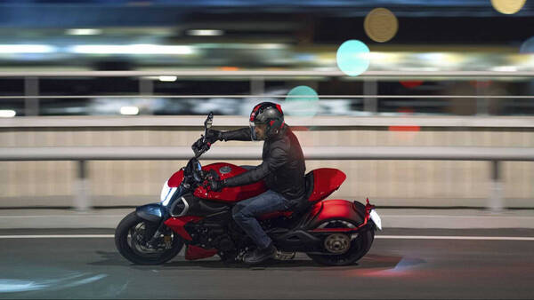 H νέα Ducati Diavel έχει λίγο παραπάνω γκάζι από όσο νομίζεις ότι χρειάζεσαι