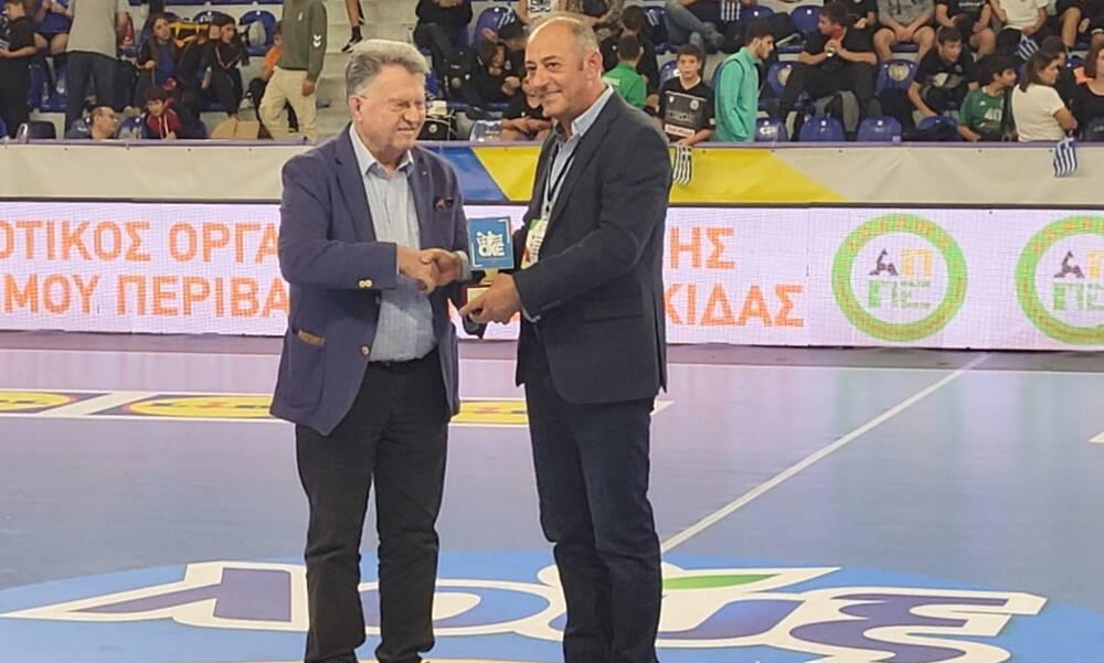 Τιμητική βράβευση του Καθηγητή Σοφοκλή Ξυνή από την Ομοσπονδία Χειροσφαίρισης Ελλάδος –HANDBALL