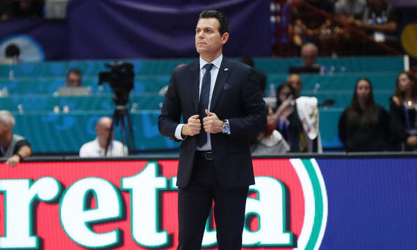Με ιδιωτική πτήση της ΕΟΚ στο Ηράκλειο Ιτούδης και Καλάθης - Επίθεση του Έλληνα προπονητή σε FIBA