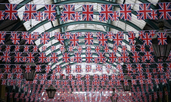 Στον δρόμο της ύφεσης η Βρετανία - Συρρίκνωση 0,2% για το τρίτο τρίμηνο