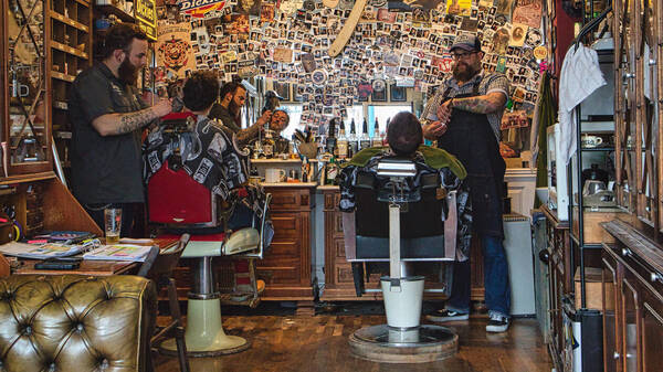 Πώς το μπαρμπέρικο έγινε ο ναός της ανδρικής περιποίησης και ψυχοθεραπείας