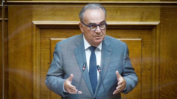 Παπαθανάσης: Το 2022 θα έχουμε ανάπτυξη 5,3% ενώ το 2023 δεν θα έχουμε ύφεση