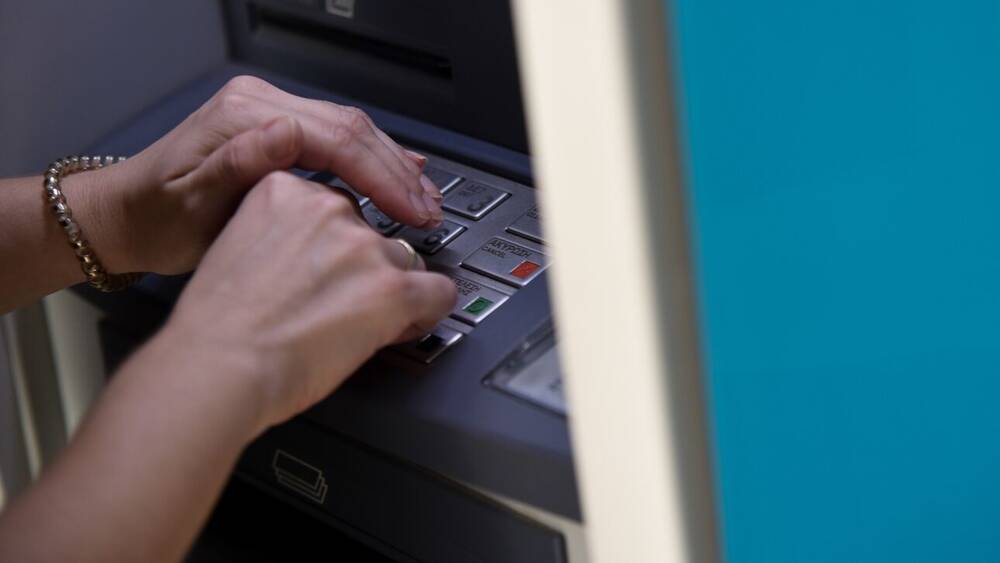 Δώρο Χριστουγέννων: Ποιοι θα πάρουν - Πότε καταβάλλεται