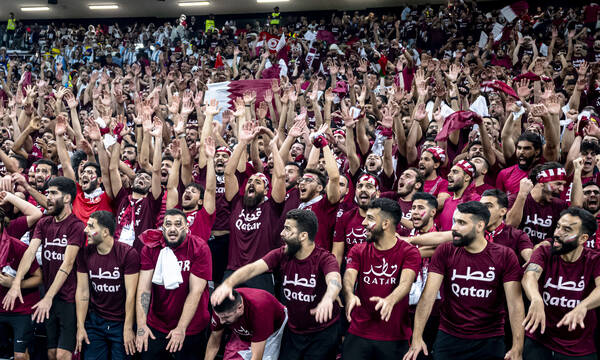 Μουντιάλ 2022: Απτόητοι οι οπαδοί του Κατάρ, άγγιξαν το 1-2 οι γηπεδούχοι (video)