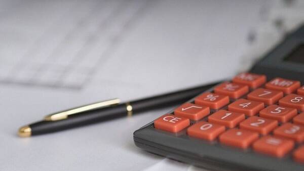 «Επιταγή ακρίβειας»: 20 Δεκεμβρίου η πιθανότερη ημερομηνία για τα 250 ευρώ