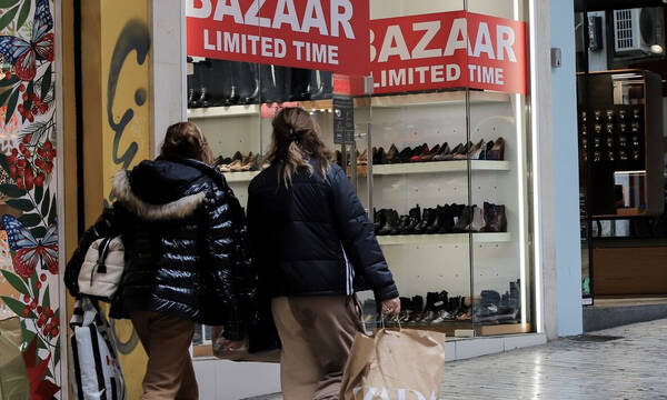 Στο κυνήγι των προσφορών οι καταναλωτές – Έρχεται το «γιορτινό καλάθι»