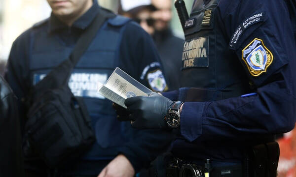 Επίδομα 600 ευρώ σε ένστολους: Πότε το παίρνουν, ποιοι εξαιρούνται