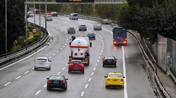 Όλα όσα πρέπει να γνωρίζετε για τα τέλη κυκλοφορίας: Τι ισχύει για τα ακίνητα οχήματα