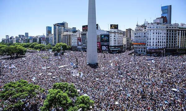 Αργεντινή: Πάνω από 5 εκατ. οπαδοί αποθέωσαν τον Μέσι και την παρέα του - Απίστευτες εικόνες (vid)