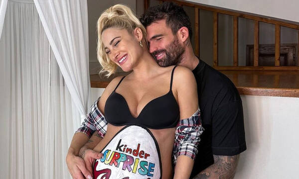 Τούνη: Οι πρώτες εικόνες από το baby shower και η υπέροχη εμφάνισή της