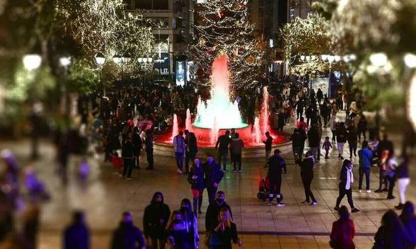 Εορταστικό ωράριο: Τι ώρες λειτουργούν καταστήματα και σούπερ μάρκετ