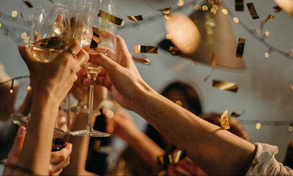 Πώς θα γλιτώσεις από την μοναξιά τη φετινή Πρωτοχρονιά