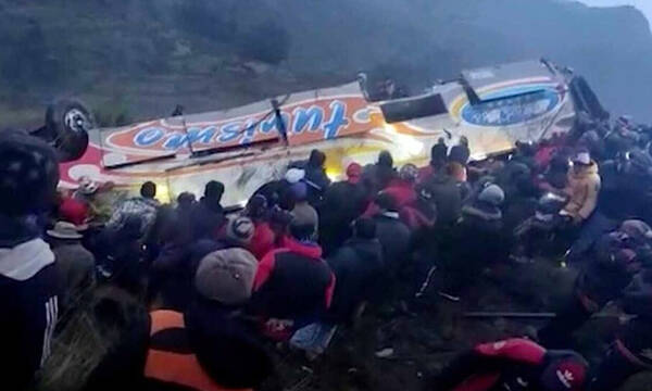 Βολιβία: 11 νεκροί και 23 τραυματίες από πτώση λεωφορείου σε χαράδρα