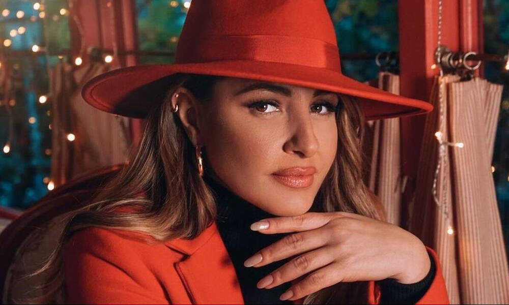 Έλενα Παπαρίζου: H σπάνια selfie με τον Ανδρέα Καψάλη - Θα εκπλαγείς με την εντυπωσιακή εμφάνισή της