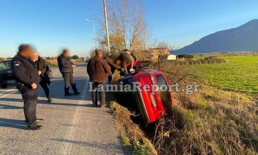 Λαμία: Τροχαίο ατύχημα με αυτοκίνητο που ανετράπη κοντά στο Λιανοκλάδι