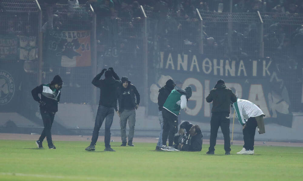Λεβαδειακός-Παναθηναϊκός: Πανικός, οπαδοί στο γήπεδο για να γλιτώσουν από τα δακρυγόνα (photos) 