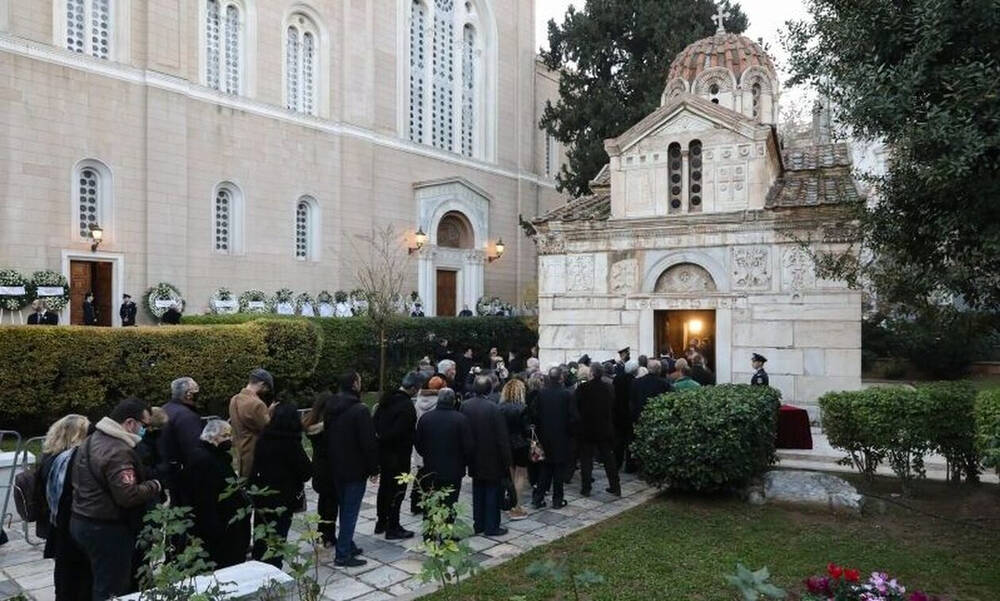 Κηδεία τέως βασιλιά Κωνσταντίνου: Σε εξέλιξη το λαϊκό προσκύνημα - «Αστακός» η Αθήνα