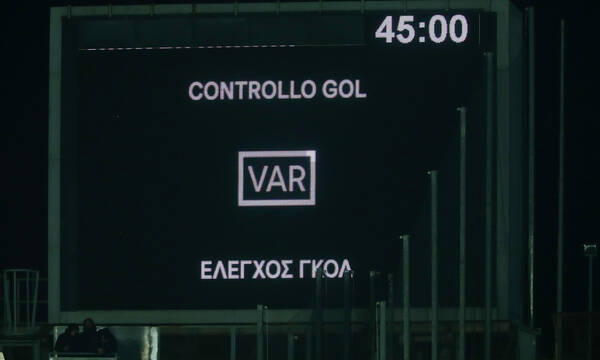 Καινοτομία στο ποδόσφαιρο: Ο διαιτητής θα εξηγεί τις αποφάσεις του VAR!