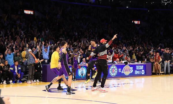 NBA: Οι Λέικερς πήραν το θρίλερ με τους Γκρίζλις - Σούπερ Ίρβινγκ, Ντόντσιτς και Λέοναρντ