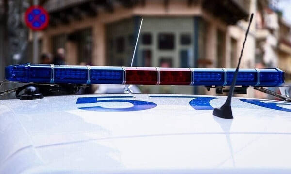 Τρόμος στον Βόλο: 52χρονος που οπλοφορούσε με μαχαίρια επιτέθηκε σε τρεις γυναίκες