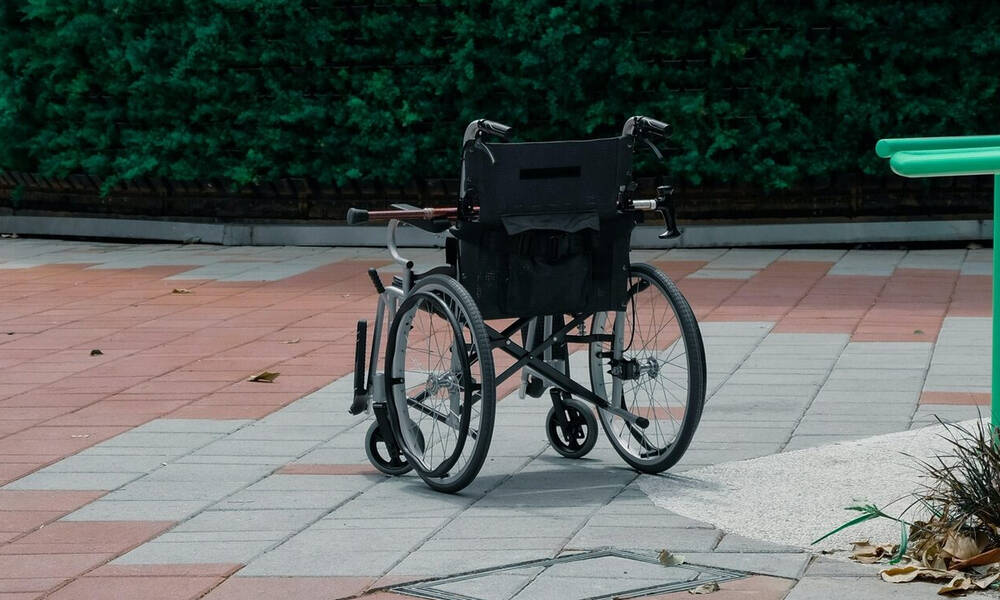 Θεσσαλονίκη: Φροντιστής κακοποιούσε άνδρα ΑμΕΑ - Τον ακινητοποιούσε με ιμάντες στο κρεβάτι