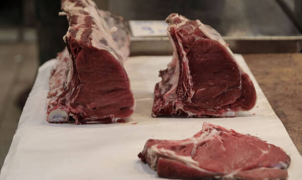 Ακρίβεια: Στα ύψη η τιμή στα κρέατα - Δυσβάσταχτο το κόστος του οικογενειακού τραπεζιού