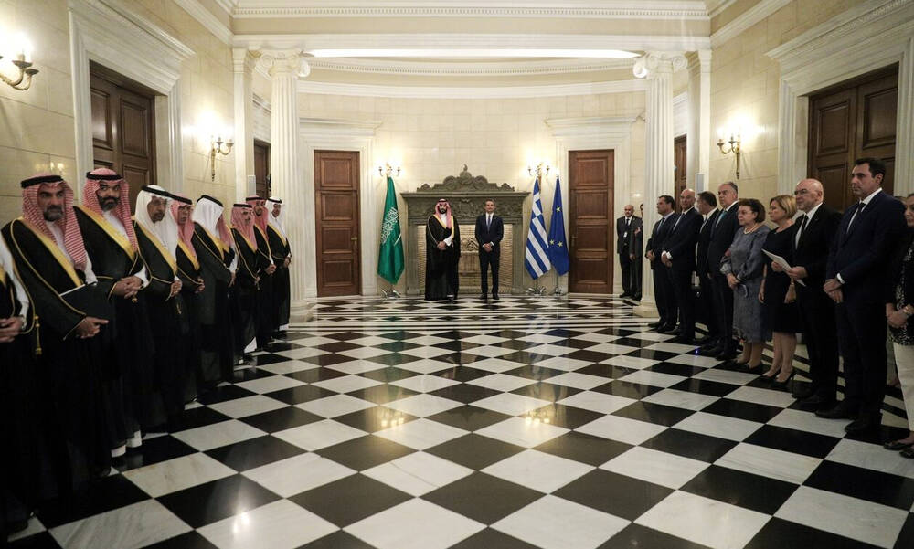 Politico: Η Σαουδική Αραβία πληρώνει υποδομές στην Ελλάδα για να αγοράσει το Παγκόσμιο Κύπελλο