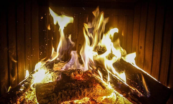Λαμία: Πήγε να ανάψει το τζάκι και κατέληξε διασωληνωμένη στο Θριάσιο