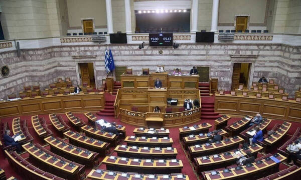 Βουλή: Με ψήφους ΝΔ και ΠΑΣΟΚ πέρασε η τροπολογία-μπλόκο για Χρυσή Αυγή και Ηλία Κασιδιάρη
