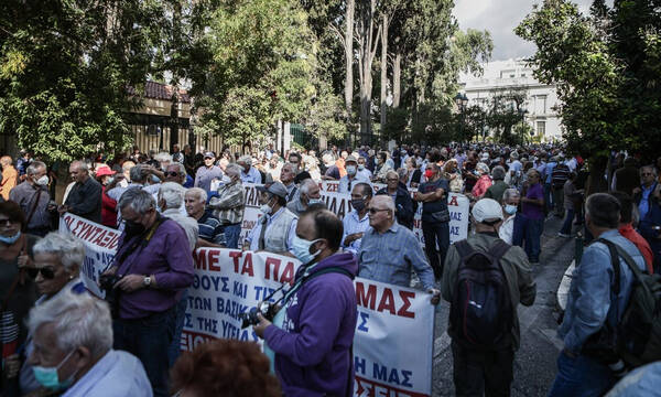 Έκτακτο επίδομα ως 300 ευρώ σε συνταξιούχους: Οι δικαιούχοι, τα κριτήρια και τα ποσά