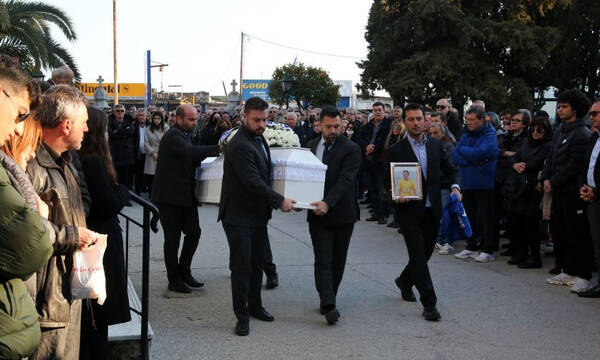Τέμπη: Σπαρακτικές στιγμές στην κηδεία του 22χρονου ποδοσφαιριστή Ιορδάνη Αδαμάκη (video+photos)
