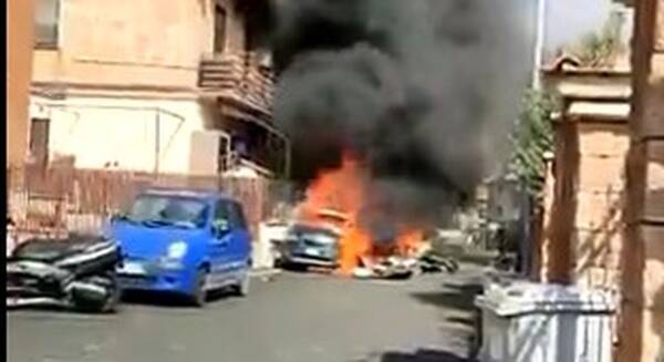 Ιταλία: Σύγκρουση δύο αεροσκαφών της Πολεμικής Αεροπορίας | Έπεσε σε σταθμευμένο αμάξι το ένα