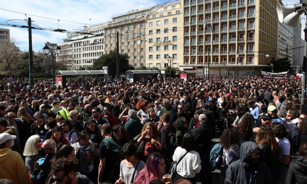Πάνω από 50.000 κόσμος στην πορεία για τα Τέμπη - Επεισόδια στο κέντρο μετά το τέλος της