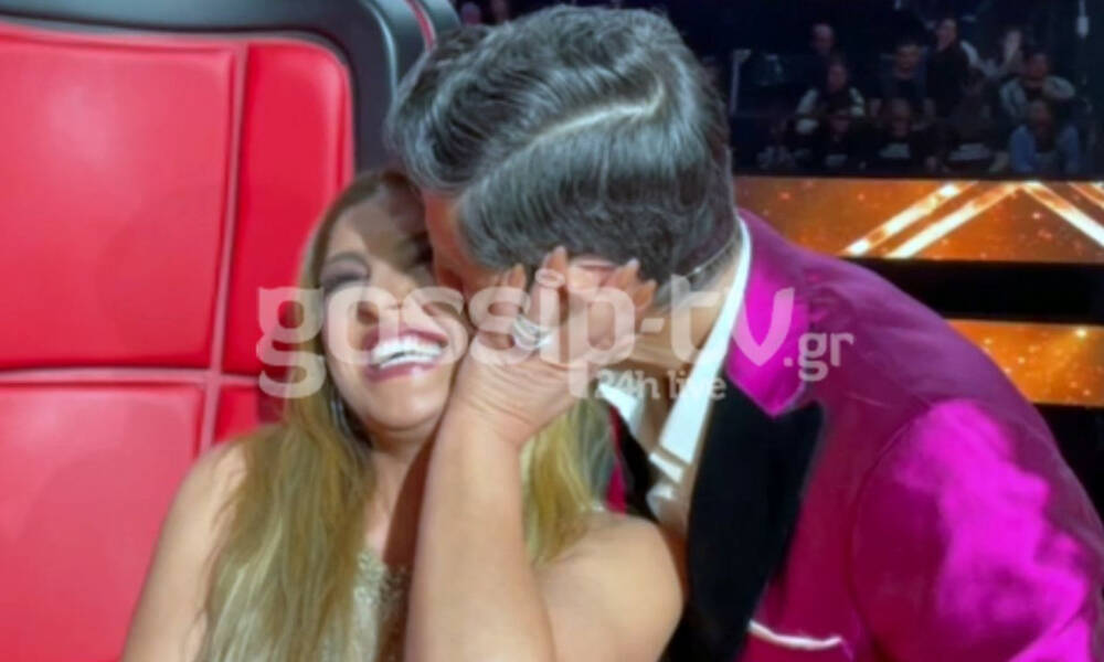 The Voice: Η Έλενα μιλούσε στο gossip-tv & ο Σάκης της έριξε ένα φιλί