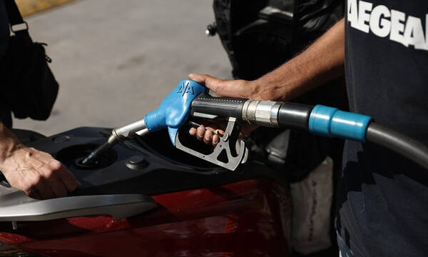 Αυξήσεις «φωτιά» στα καύσιμα: Πάνω από τα 2 ευρώ η τιμή της βενζίνης το Πάσχα