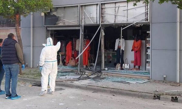 Επίθεση με εκρηκτικό μηχανισμό στο μαγαζί του Νίκου Πιτσίλκα στη Λάρισα
