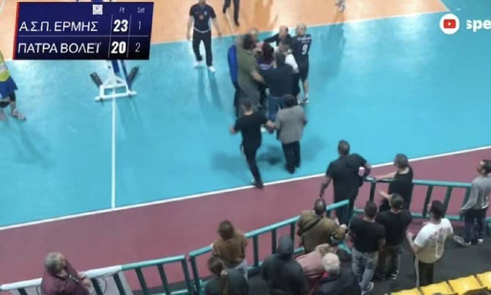 Ντου και ξύλο σε αγώνα βόλεϊ στην Πάτρα - Μπουνιές σε παίκτη και προπονητή (video)