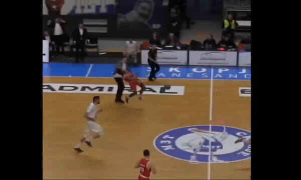 Απίστευτα πράγματα στα Σκόπια: Προπονητής μπήκε στο γήπεδο για να σταματήσει αντίπαλο παίκτη! (vid)