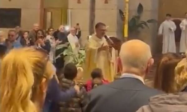 Νάπολι: Παράνοια για τον τίτλο - Ιερέας τραγούδησε σύνθημα μέσα στην εκκλησία (video)