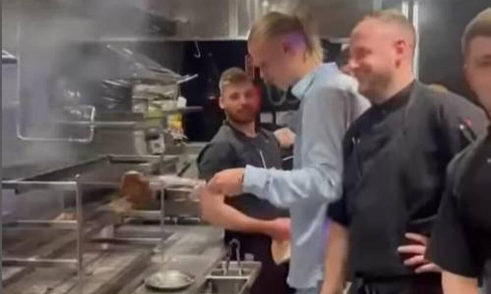 Premier League: Ο Χάαλαντ γιόρτασε τον τίτλο, ψήνοντας μπριζόλα και φορώντας μεταξωτή πιτζάμα