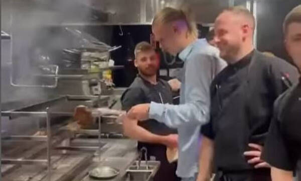 Premier League: Ο Χάαλαντ γιόρτασε τον τίτλο, ψήνοντας μπριζόλα και φορώντας μεταξωτή πιτζάμα