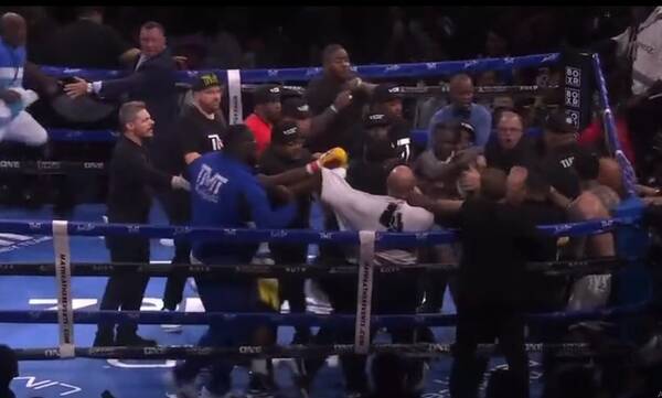 Χάος σε αγώνα επίδειξης με τον 46χρονο Mayweather - Δείτε βίντεο με το ασύλληπτο ξύλο