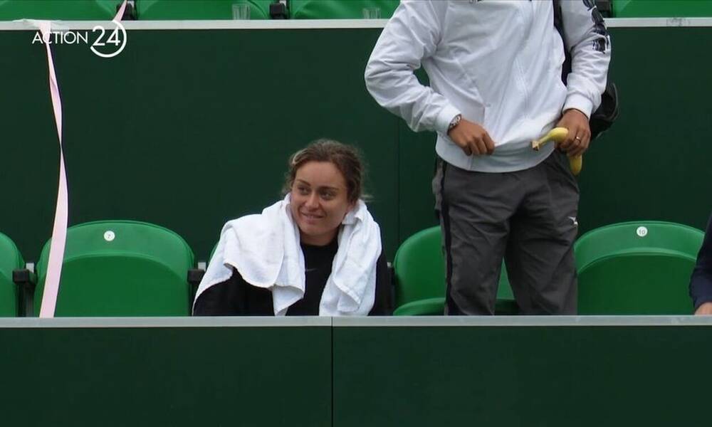 Στέφανος Τσιτσιπάς: Οι αγκαλιές με θαυμάστρια στο Στόουκ - Έσκασε από ζήλια η Μπαντόσα (video)