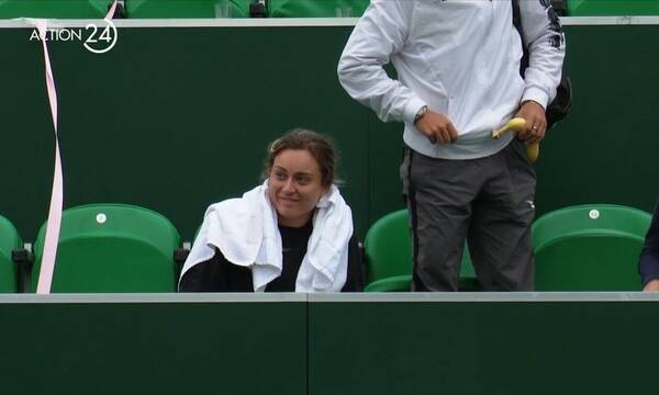 Στέφανος Τσιτσιπάς: Οι αγκαλιές με θαυμάστρια στο Στόουκ - Έσκασε από ζήλια η Μπαντόσα (video)