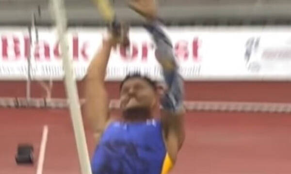 Τους ανησύχησε όλους ο Καραλής: Έσπασε το κοντάρι την ώρα της προσπάθειας