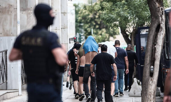 Νέα Φιλαδέλφεια: Διαφεύγουν της σύλληψης 30 Έλληνες - Πώς η ΕΛ.ΑΣ. θα φτάσει στο δολοφόνο Κατσουρή