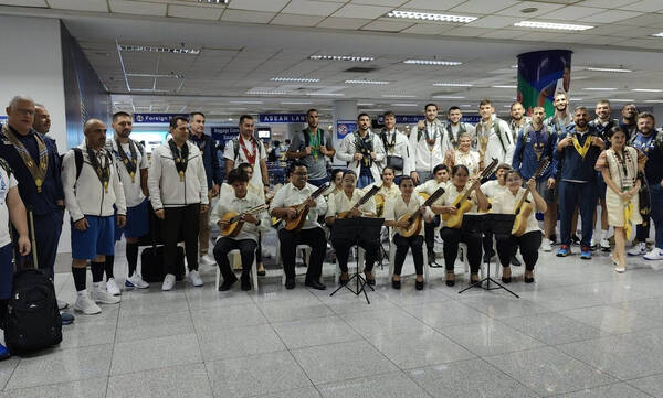 Παγκόσμιο Κύπελλο 2023: Η Εθνική έφτασε στη Μανίλα – Υποδοχή με ορχήστρα 12 ατόμων