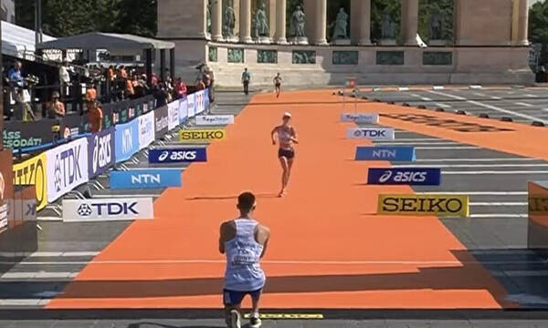 Στίβος: Την περίμενε στον τερματισμό για να της κάνει πρόταση γάμου!