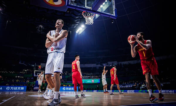 Μουντομπάσκετ 2023: Ο Μπόριτσα Σίμανιτς έχασε το νεφρό του μετά από χτύπημα