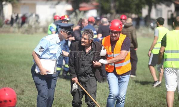 Κακοκαιρία Daniel: Δραματικές εικόνες από το γήπεδο της Καρδίτσας - Γέμισε διασωθέντες